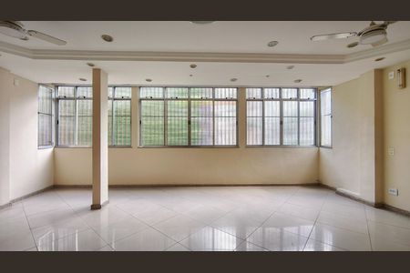 Casa à venda com 400m², 6 quartos e 2 vagas Casa à venda com 400m², 6 quartos e 2 vagasSala