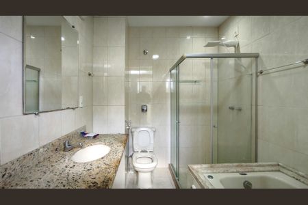 Casa à venda com 400m², 6 quartos e 2 vagas Casa à venda com 400m², 6 quartos e 2 vagasBanheiro Corredor 2