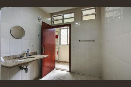Casa à venda com 400m², 6 quartos e 2 vagas Casa à venda com 400m², 6 quartos e 2 vagasBanheiro Corredor