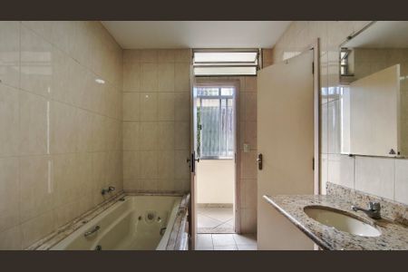 Casa à venda com 400m², 6 quartos e 2 vagas Casa à venda com 400m², 6 quartos e 2 vagasBanheiro Corredor 2