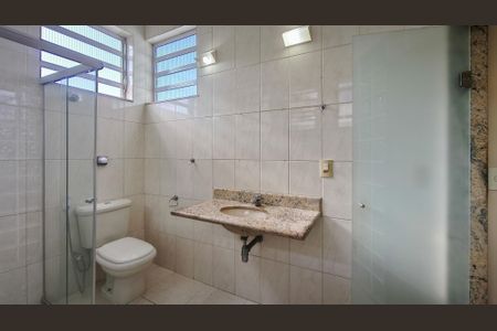 Casa à venda com 400m², 6 quartos e 2 vagas Casa à venda com 400m², 6 quartos e 2 vagasBanheiro da Suíte 2