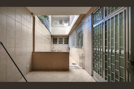 Casa à venda com 400m², 6 quartos e 2 vagas Casa à venda com 400m², 6 quartos e 2 vagasVista do Quarto 2