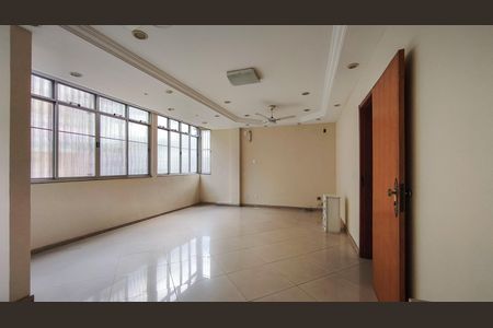 Casa à venda com 400m², 6 quartos e 2 vagas Casa à venda com 400m², 6 quartos e 2 vagasSala