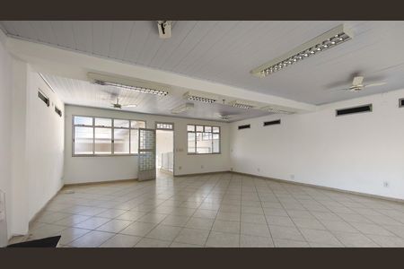 Casa à venda com 400m², 6 quartos e 2 vagas Casa à venda com 400m², 6 quartos e 2 vagasÁrea comum