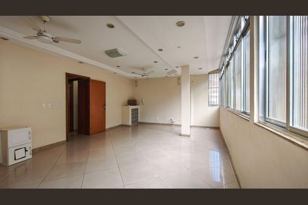 Casa à venda com 400m², 6 quartos e 2 vagas Casa à venda com 400m², 6 quartos e 2 vagasSala