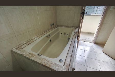Casa à venda com 400m², 6 quartos e 2 vagas Casa à venda com 400m², 6 quartos e 2 vagasBanheiro Corredor 2