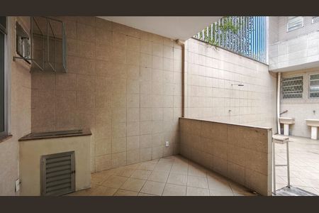 Casa à venda com 400m², 6 quartos e 2 vagas Casa à venda com 400m², 6 quartos e 2 vagasQuintal