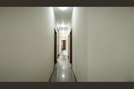 Casa à venda com 400m², 6 quartos e 2 vagas Casa à venda com 400m², 6 quartos e 2 vagasCorredor