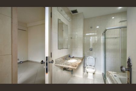 Casa à venda com 400m², 6 quartos e 2 vagas Casa à venda com 400m², 6 quartos e 2 vagasBanheiro Corredor 2