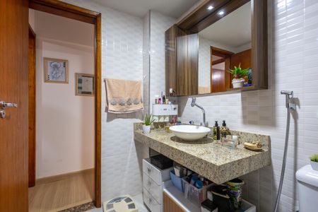 Apartamento à venda com 90m², 2 quartos e 1 vaga Apartamento à venda com 90m², 2 quartos e 1 vagaBanheiro Social
