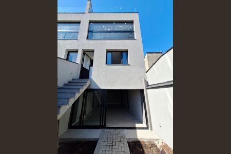 Casa à venda com 212m², 3 quartos e 4 vagasQuintal