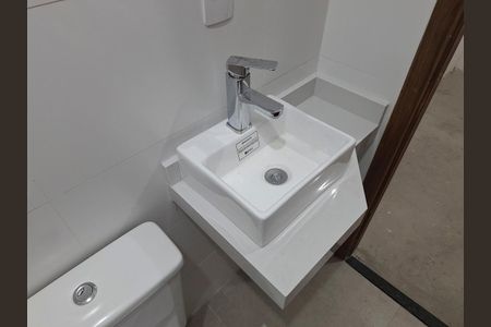 Casa à venda com 212m², 3 quartos e 4 vagasBanheiro Quarto 2