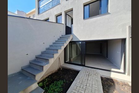 Casa à venda com 212m², 3 quartos e 4 vagasQuintal