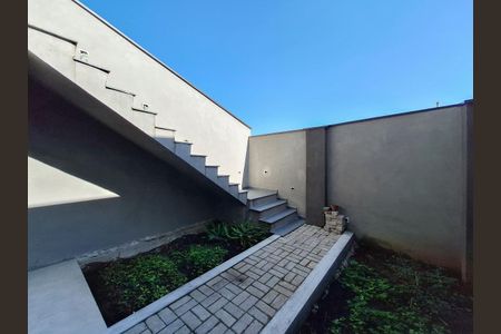 Casa à venda com 212m², 3 quartos e 4 vagas Casa à venda com 212m², 3 quartos e 4 vagasQuintal