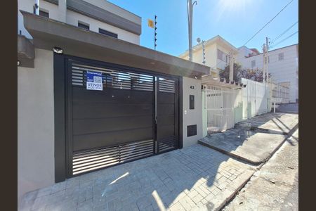 Casa à venda com 212m², 3 quartos e 4 vagas Casa à venda com 212m², 3 quartos e 4 vagasFachada
