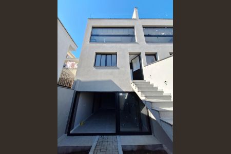 Casa à venda com 212m², 3 quartos e 4 vagas Casa à venda com 212m², 3 quartos e 4 vagasEntrada