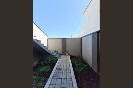 Casa à venda com 212m², 3 quartos e 4 vagas Casa à venda com 212m², 3 quartos e 4 vagasQuintal