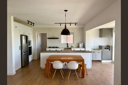 Apartamento à venda com 94m², 2 quartos e 3 vagas Apartamento à venda com 94m², 2 quartos e 3 vagasCozinha