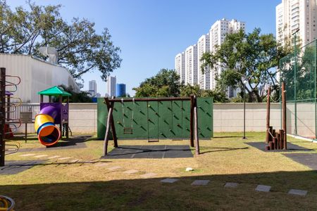 Apartamento à venda com 70m², 2 quartos e 2 vagas Apartamento à venda com 70m², 2 quartos e 2 vagasÁrea comum - Playground