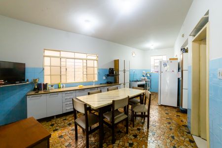 Casa à venda com 732m², 5 quartos e 6 vagas Casa à venda com 732m², 5 quartos e 6 vagasCozinha