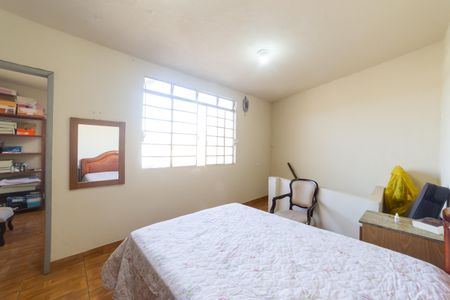 Casa à venda com 732m², 5 quartos e 6 vagas Casa à venda com 732m², 5 quartos e 6 vagasQuarto 5