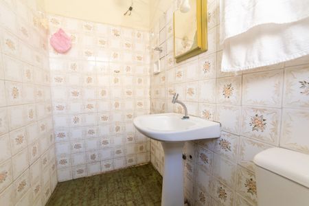 Casa à venda com 732m², 5 quartos e 6 vagas Casa à venda com 732m², 5 quartos e 6 vagasBanheiro Social 2