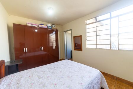 Casa à venda com 732m², 5 quartos e 6 vagas Casa à venda com 732m², 5 quartos e 6 vagasQuarto 5