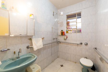 Casa à venda com 732m², 5 quartos e 6 vagas Casa à venda com 732m², 5 quartos e 6 vagasBanheiro Social 1