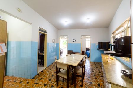 Casa à venda com 732m², 5 quartos e 6 vagas Casa à venda com 732m², 5 quartos e 6 vagasCozinha