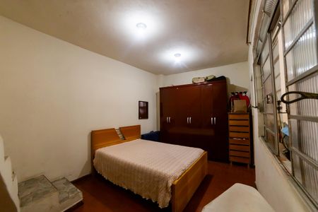 Casa à venda com 732m², 5 quartos e 6 vagas Casa à venda com 732m², 5 quartos e 6 vagasQuarto 4