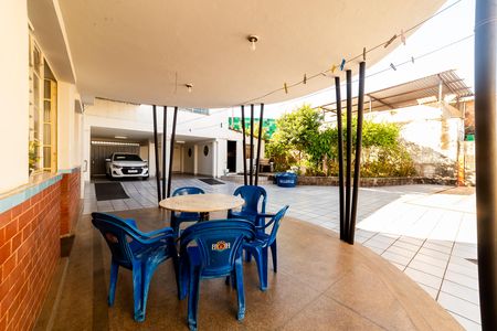 Casa à venda com 732m², 5 quartos e 6 vagas Casa à venda com 732m², 5 quartos e 6 vagasÁrea externa