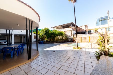 Casa à venda com 732m², 5 quartos e 6 vagas Casa à venda com 732m², 5 quartos e 6 vagasÁrea externa