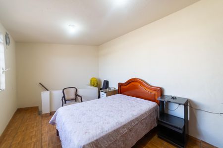 Casa à venda com 732m², 5 quartos e 6 vagas Casa à venda com 732m², 5 quartos e 6 vagasQuarto 5