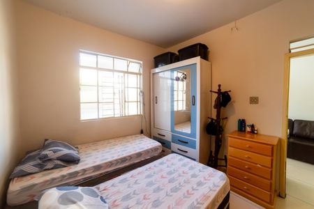 Casa à venda com 732m², 5 quartos e 6 vagas Casa à venda com 732m², 5 quartos e 6 vagasQuarto 1