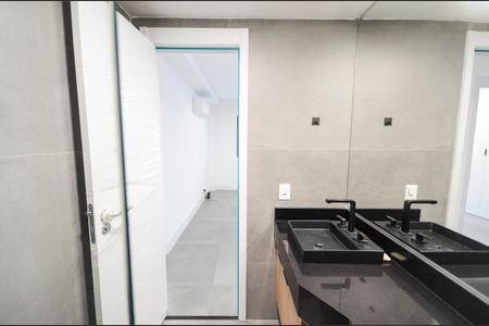 Apartamento à venda com 95m², 2 quartos e 1 vaga Apartamento à venda com 95m², 2 quartos e 1 vagaBanheiro Social