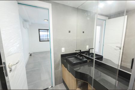 Apartamento à venda com 95m², 2 quartos e 1 vaga Apartamento à venda com 95m², 2 quartos e 1 vagaBanheiro Social