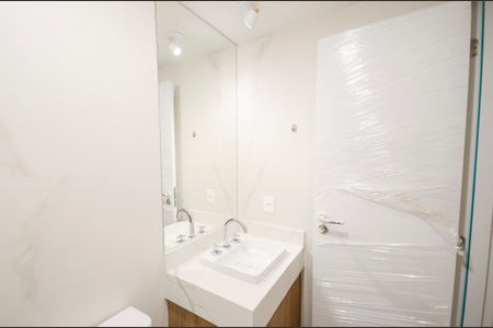 Apartamento à venda com 95m², 2 quartos e 1 vaga Apartamento à venda com 95m², 2 quartos e 1 vagaBanheiro da Suíte