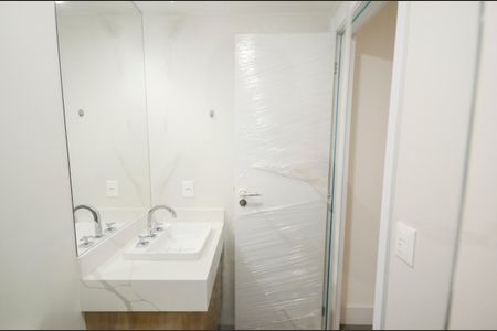 Apartamento à venda com 95m², 2 quartos e 1 vaga Apartamento à venda com 95m², 2 quartos e 1 vagaBanheiro da Suíte