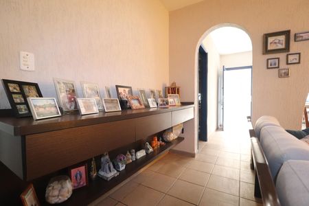 Casa à venda com 140m², 3 quartos e 2 vagasSala