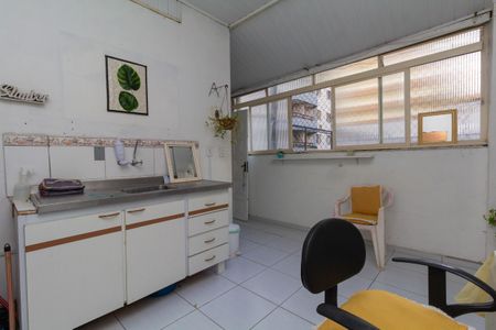 Casa à venda com 285m², 5 quartos e 3 vagas Casa à venda com 285m², 5 quartos e 3 vagasCasa 1 Quarto 2