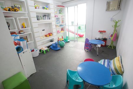 Apartamento à venda com 78m², 2 quartos e 1 vaga Apartamento à venda com 78m², 2 quartos e 1 vagaÁrea comum - Playground