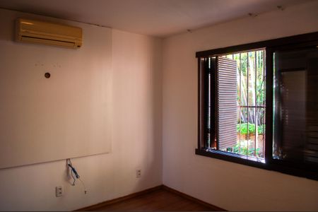 Casa à venda com 495m², 4 quartos e 2 vagas Casa à venda com 495m², 4 quartos e 2 vagasQuarto 2