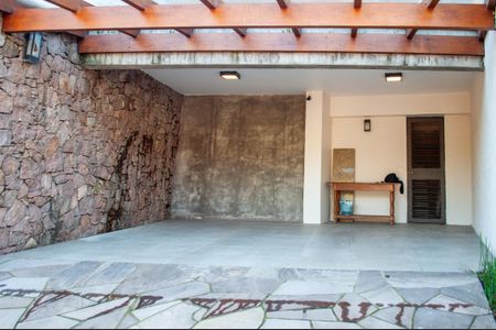 Casa à venda com 495m², 4 quartos e 2 vagas Casa à venda com 495m², 4 quartos e 2 vagasFachada