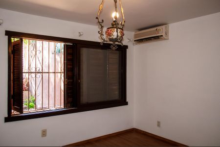 Casa à venda com 495m², 4 quartos e 2 vagas Casa à venda com 495m², 4 quartos e 2 vagasSuíte