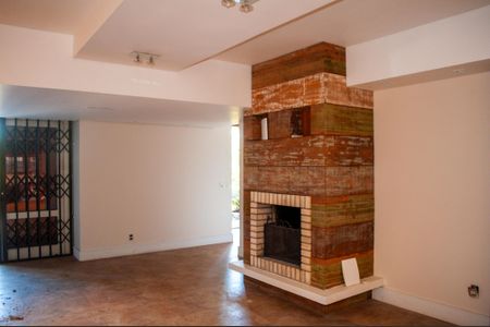 Casa à venda com 495m², 4 quartos e 2 vagas Casa à venda com 495m², 4 quartos e 2 vagasSala