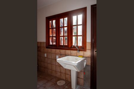 Casa à venda com 495m², 4 quartos e 2 vagas Casa à venda com 495m², 4 quartos e 2 vagasÁrea de Serviço