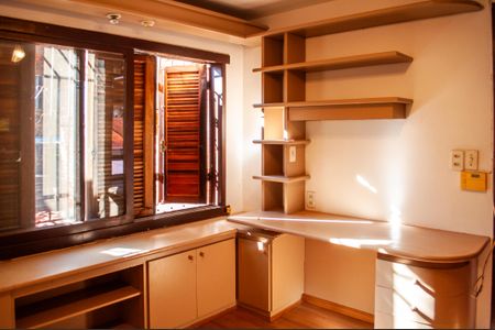 Casa à venda com 495m², 4 quartos e 2 vagas Casa à venda com 495m², 4 quartos e 2 vagasQuarto 1