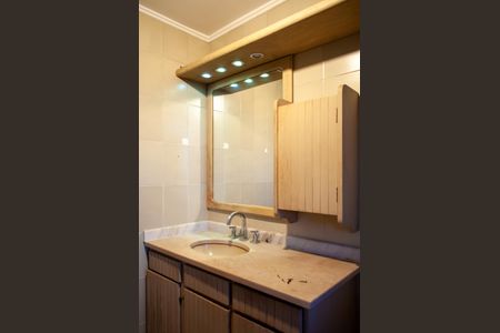 Casa à venda com 495m², 4 quartos e 2 vagas Casa à venda com 495m², 4 quartos e 2 vagasBanheiro da Suíte