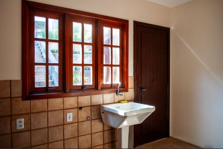 Casa à venda com 495m², 4 quartos e 2 vagas Casa à venda com 495m², 4 quartos e 2 vagasÁrea de Serviço