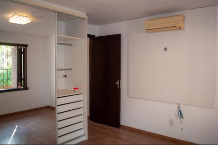 Casa à venda com 495m², 4 quartos e 2 vagas Casa à venda com 495m², 4 quartos e 2 vagasQuarto 2